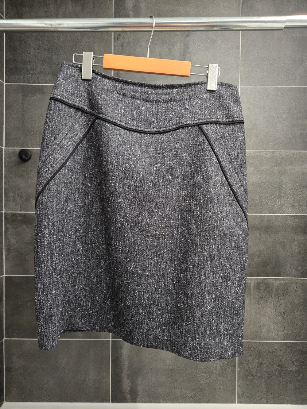 Tahari Classic Grey Tweed Pencil Skirt With Pockets